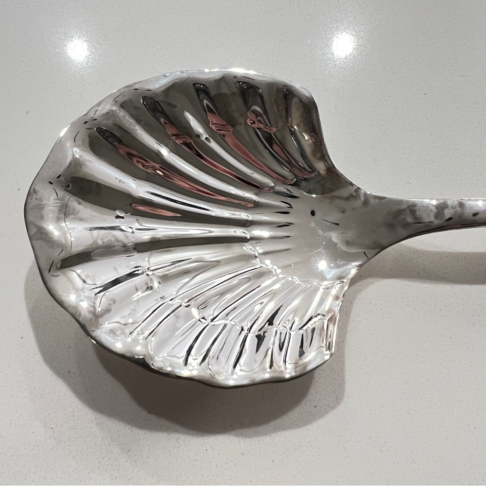 Silver-plated Berry Shell Serving Spoon - Picture 6 of 6